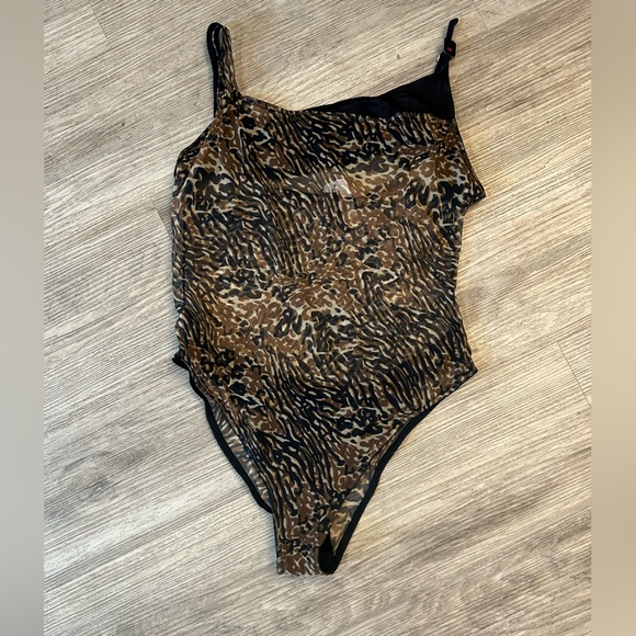 Nwt LA SENZA sexy layered animal print bodysuit with bralette and thong liner. - Picture 4 of 10